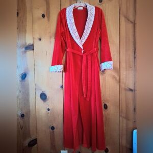 Vintage Pinehurst Lingerie Maxi Velour Robe With Lace Detail
